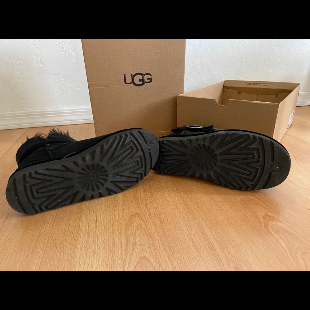 UGG
Karlie Brooch boots - Picture 2 of 3